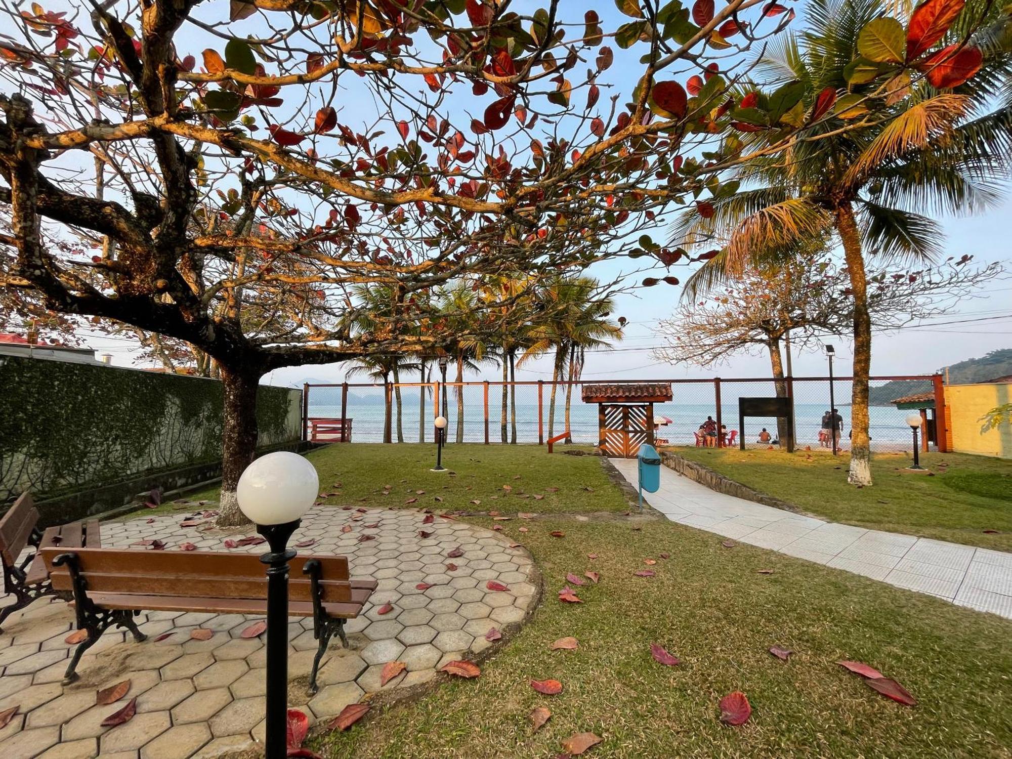 Pe Na Areia Na Praia Das Toninhas - Villagio 24 Porto Feliz Ubatuba Exterior photo